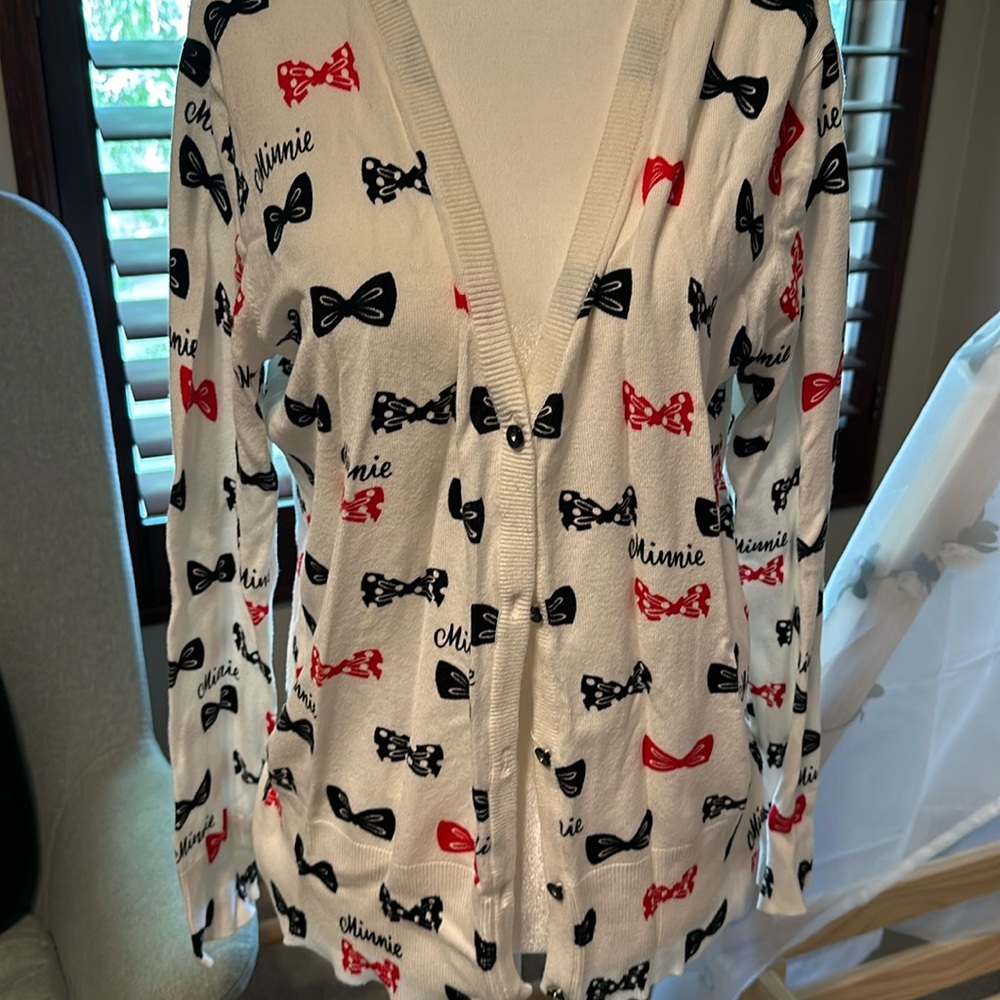 Disney Parks Minnie Mouse White Cardigan with Black & red ribbons, size Large